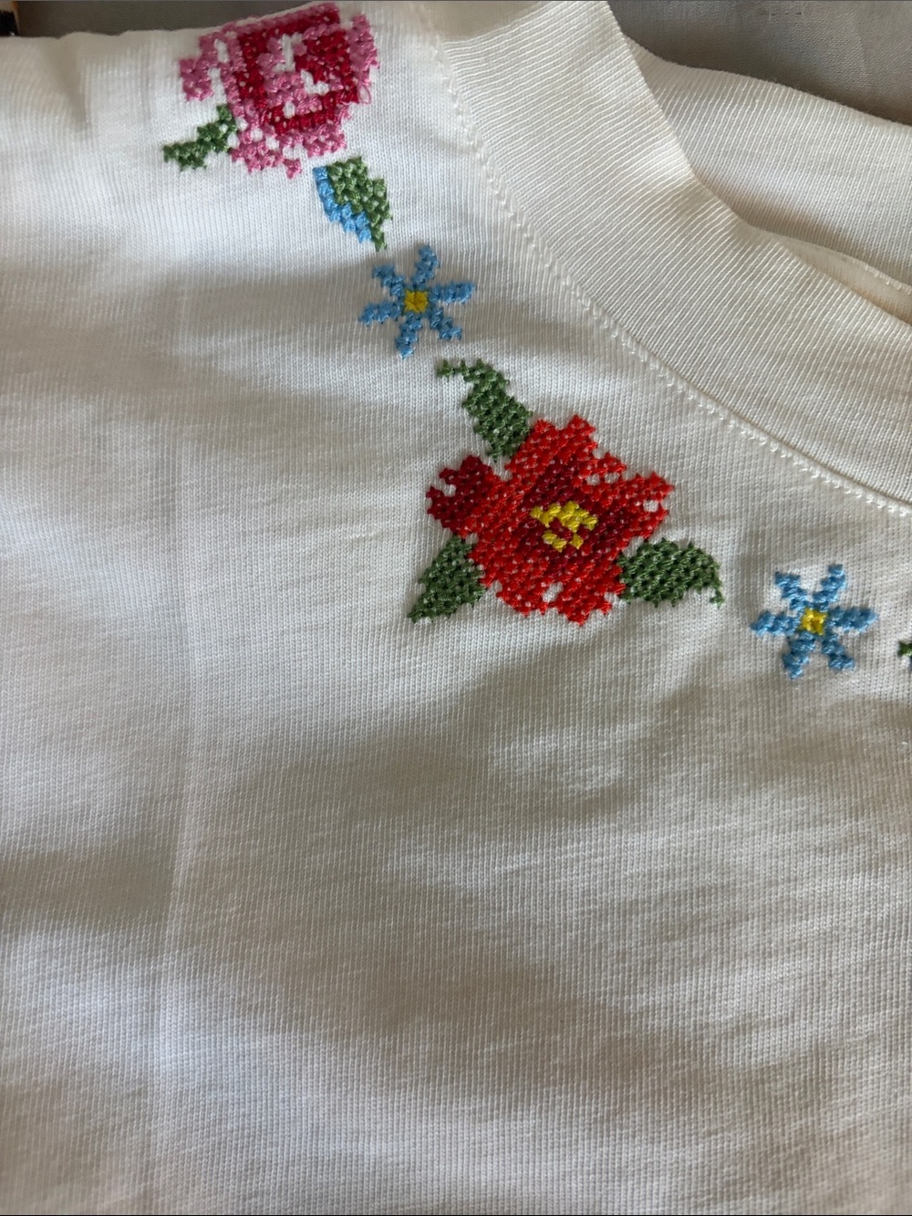 FARM Rio Ivory Embroidered Floral Tank - Picture 3 of 4